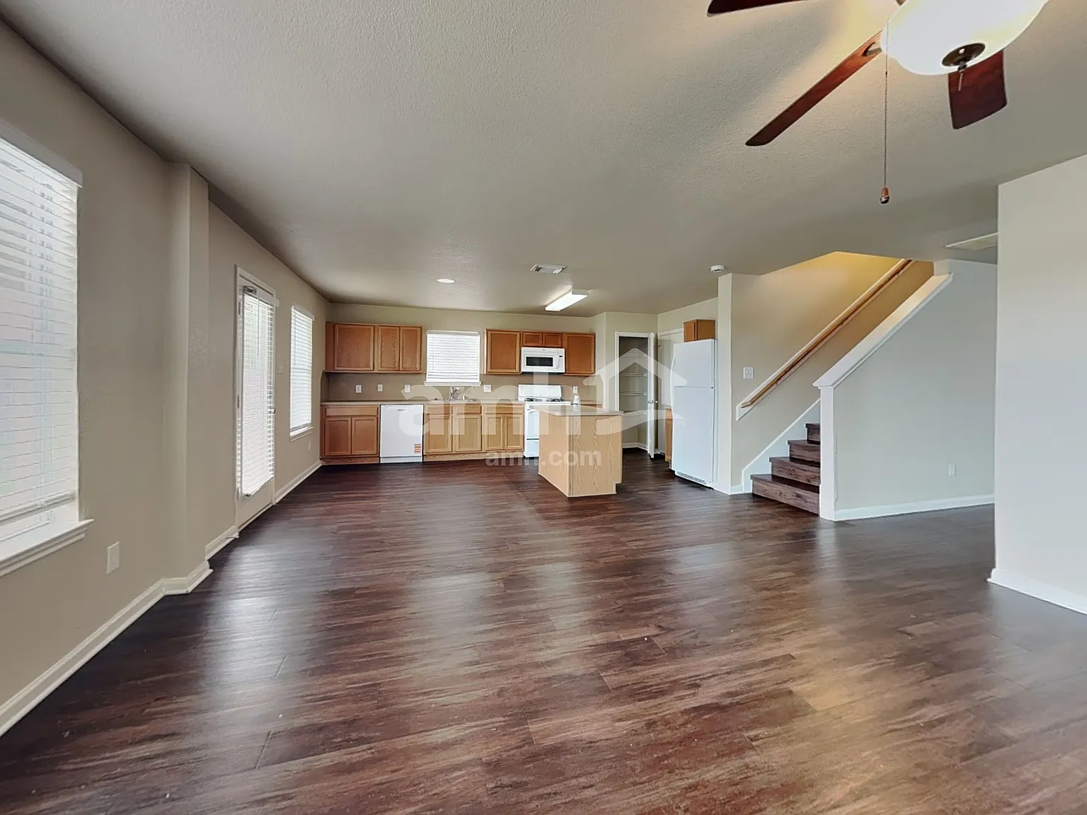 3 bed, 2.5 bath, 2138 sqft, $2,065 — Photo 4