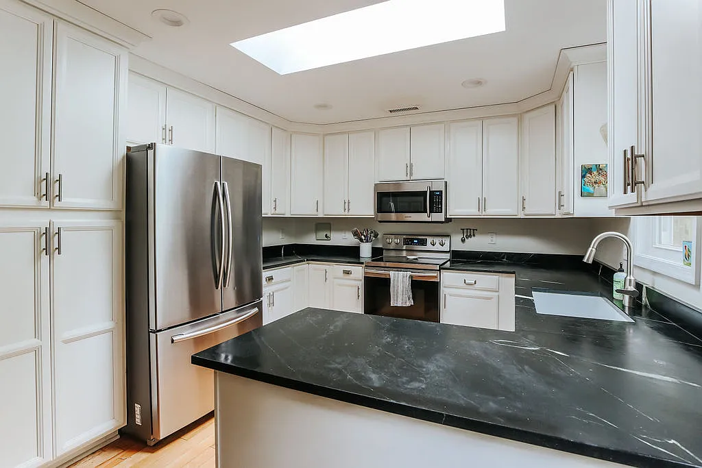 3 bed, 1396 sqft, $3,750 — Photo 2