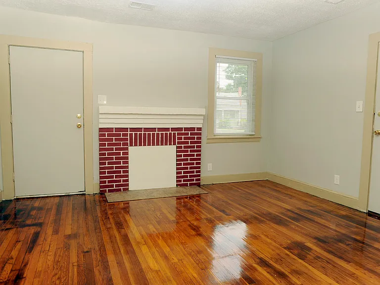 511 Herzberg Cir — Photo 4