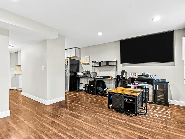 121 Franklin St #1 — Photo 4