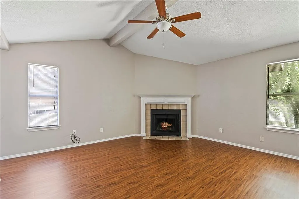 2 bed, 923 sqft, $1,475 — Photo 3