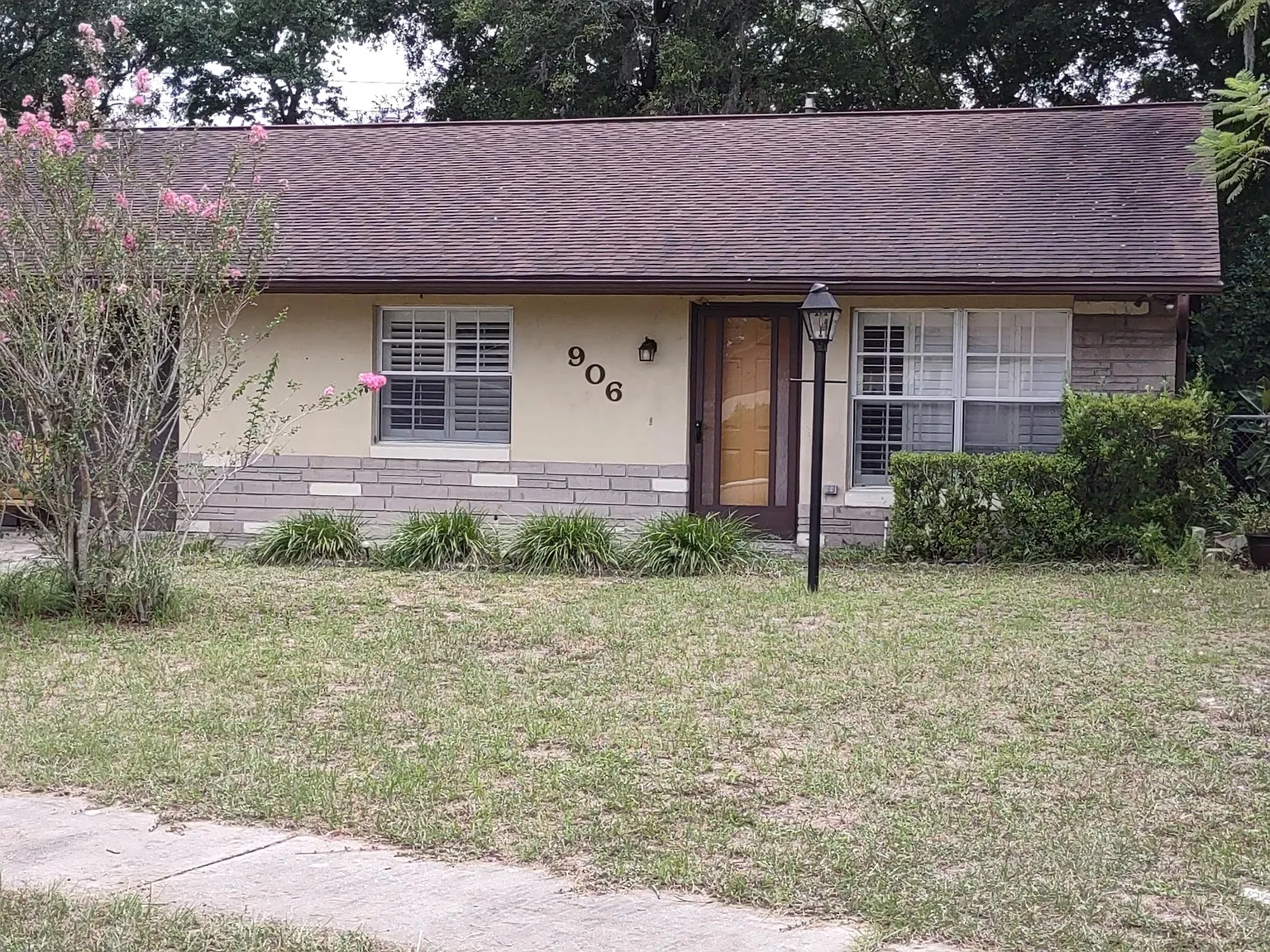 906 Hartford Dr — Photo 1