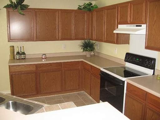 4th image of 425 YELLOW WOOD DR