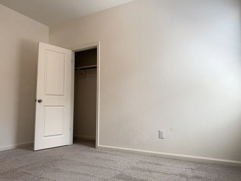 684 Crestridge Dr — Photo 16