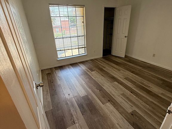 5th image of 512 E Denton Dr #64
