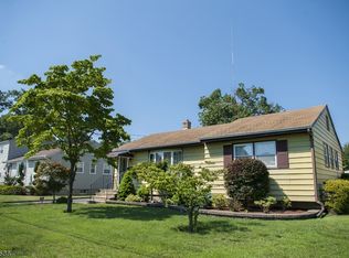 33 George St, Rochelle Park, NJ 07662