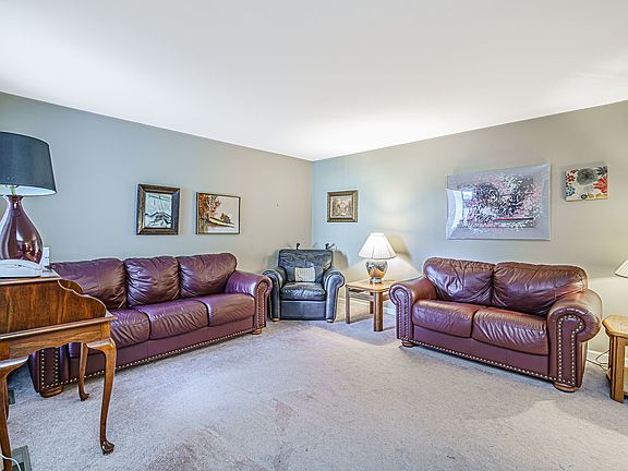 5th image of 1016 Shannock Ln