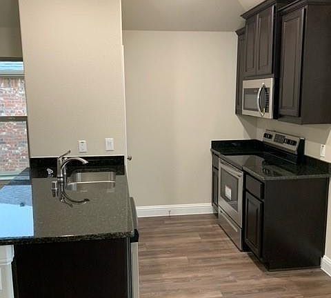 4th image of 1402 Warringwood Dr