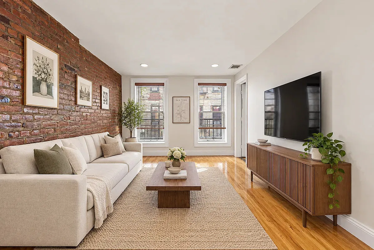222 East 18th Street — Photo 2