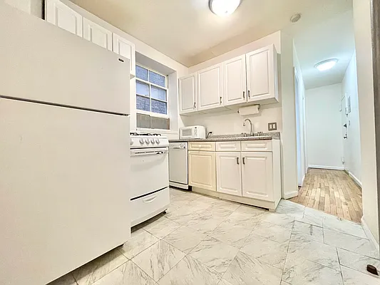 Rented by City Connections Realty | media 18