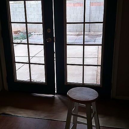 4th image of 660 W Brown St