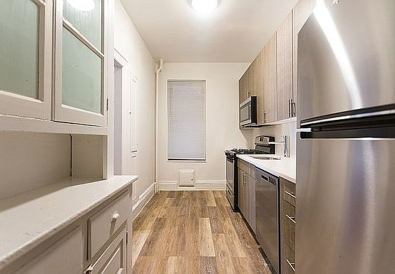 3rd image of 41-21 Denman St #3
