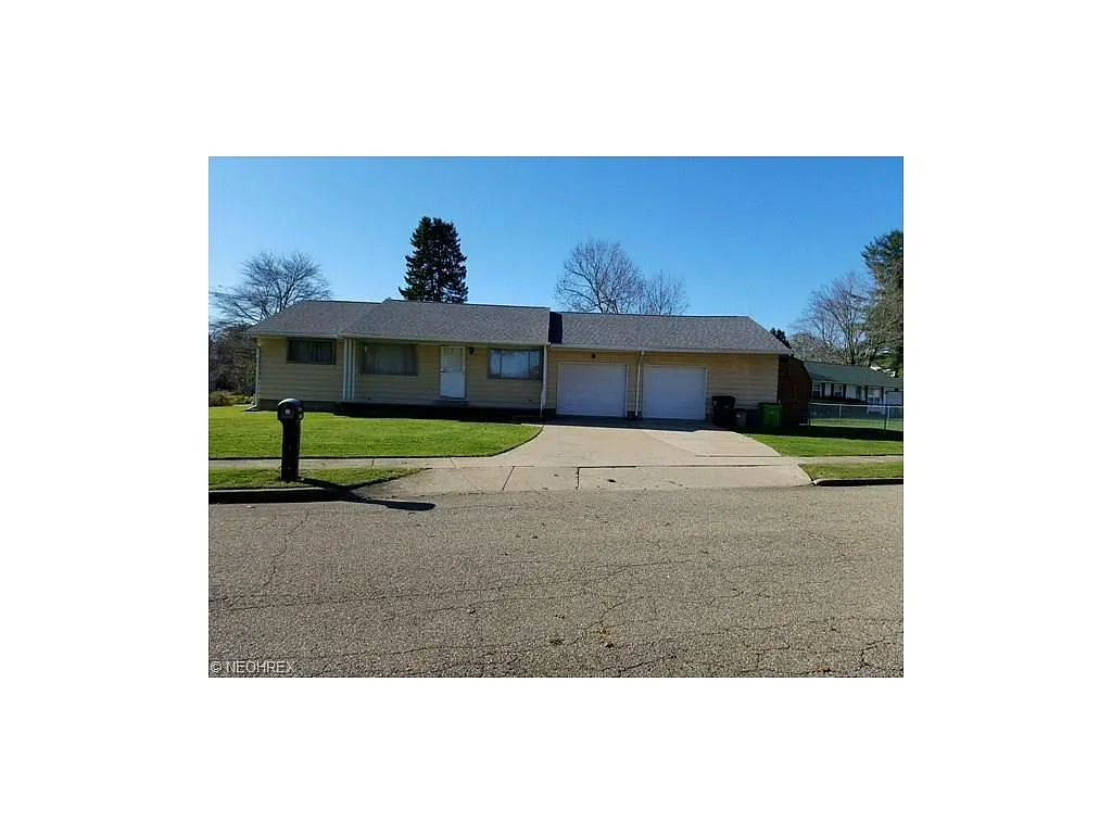 2704 Delaware Cir photo 1