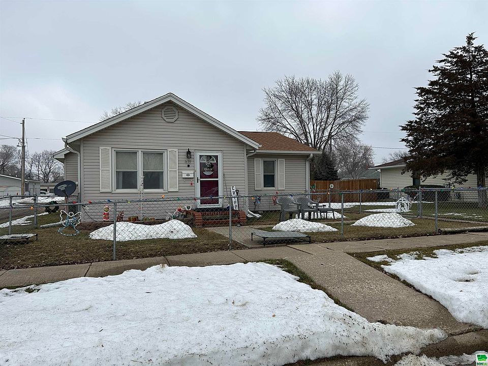 1st image of 1633 Goldie Ave