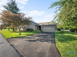 30 Meadowpond Dr, Perrysburg, OH 43551