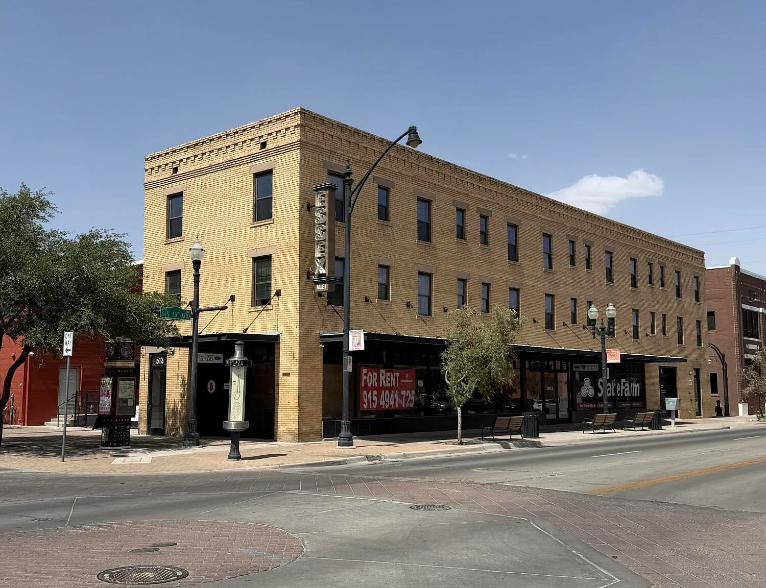 1 bed, 400 sqft, $1,050 — Photo 1
