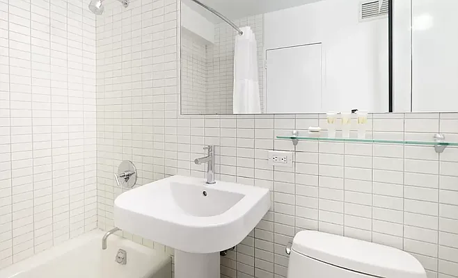 Rented by Manhattan Realty Group | media 11