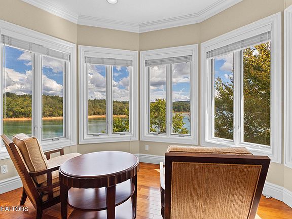 21st image of 643 Crown Pointe Rd