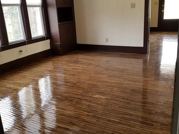 4th image of 409 Jackson St #A