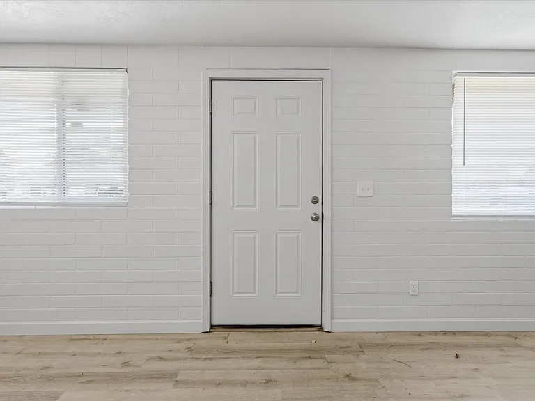 3114 Iowa Ave #1 — Photo 2
