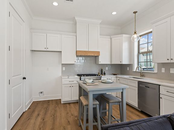 4th image of 115 Gaunt Ln Unit 401