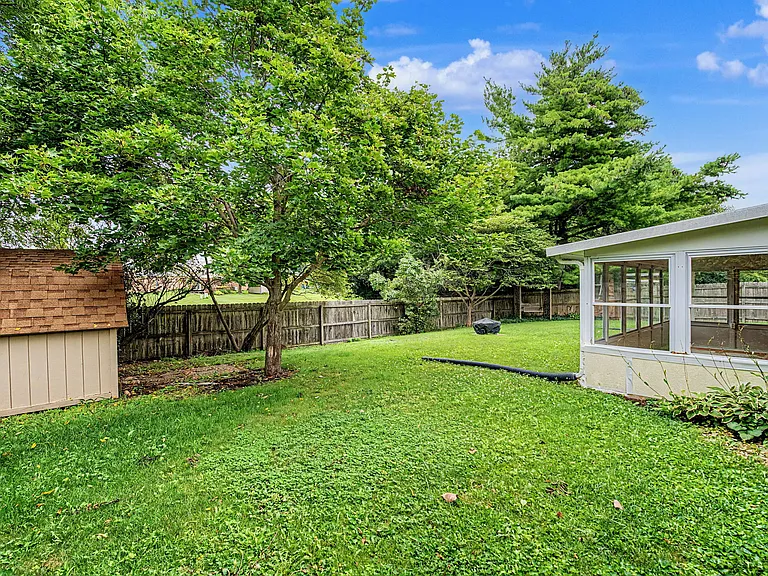 452 Jamesway Dr — Photo 14