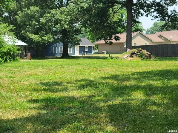 1825 W Adams St, Herrin, IL 62948