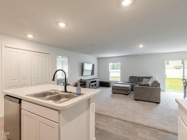 11 Ruth Dr — Photo 36