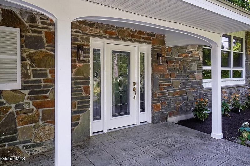 2nd image of 7 Colonie Avenue