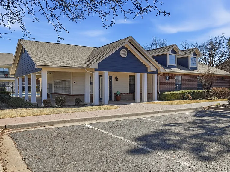 Edmond at Twenty500 Apartments — Photo 37