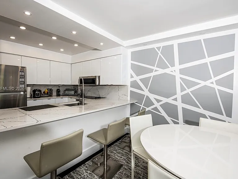 401 Ocean Dr #A303 — Photo 3