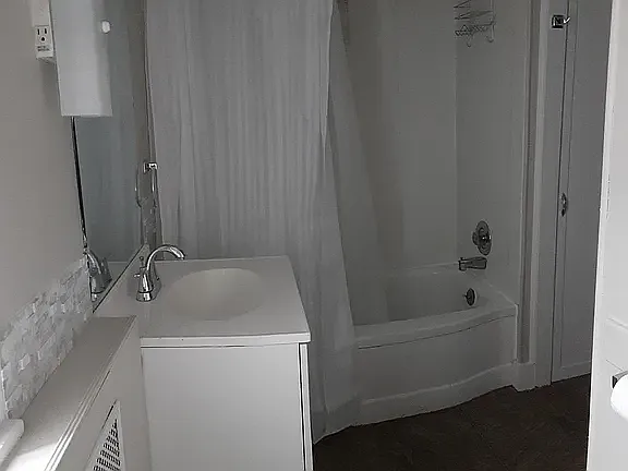 704 W Market St #3 — Photo 6