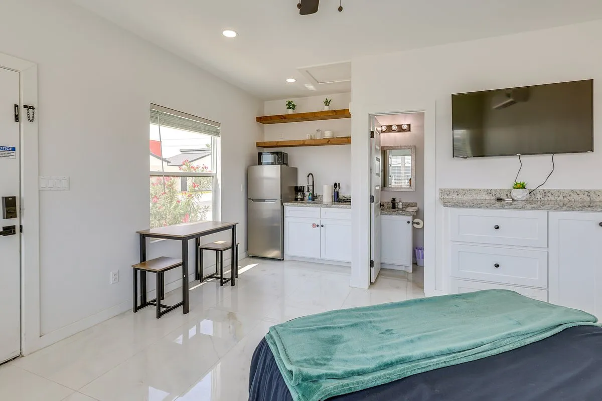 1 bed, $2,135 — Photo 1