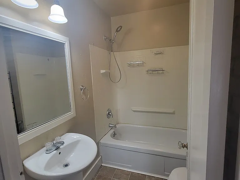 117 Davis Ave — Photo 6