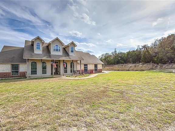 3rd image of 3205 Cliffview Ct
