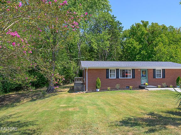3rd image of 648 Peachtree Ln