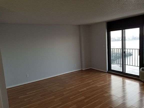 4th image of 25-40 Shore Blvd #7L