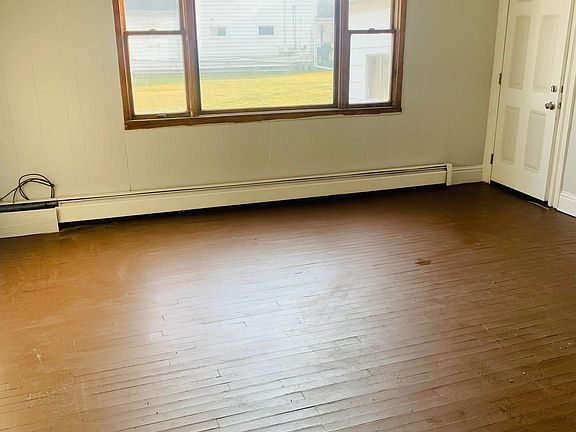 4th image of 381 Shanley St #3