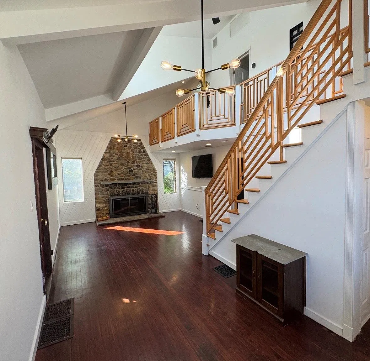 3 bed, 1.5 bath, 1291 sqft, $6,800 — Photo 2