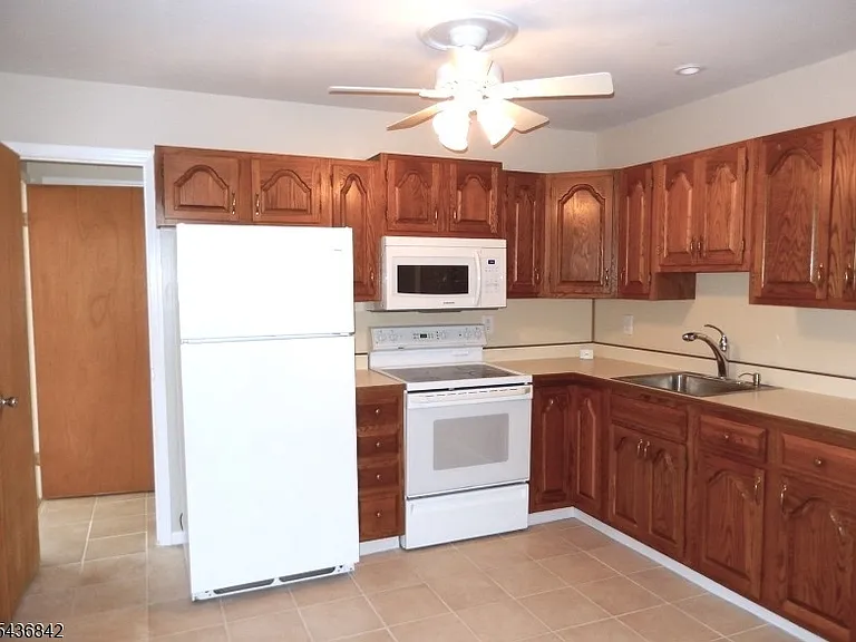 18B Red Barn Ln #2 — Photo 6