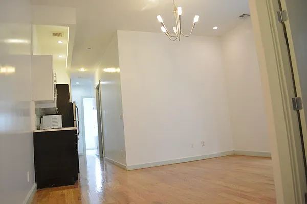 Rented by EXR | media 26