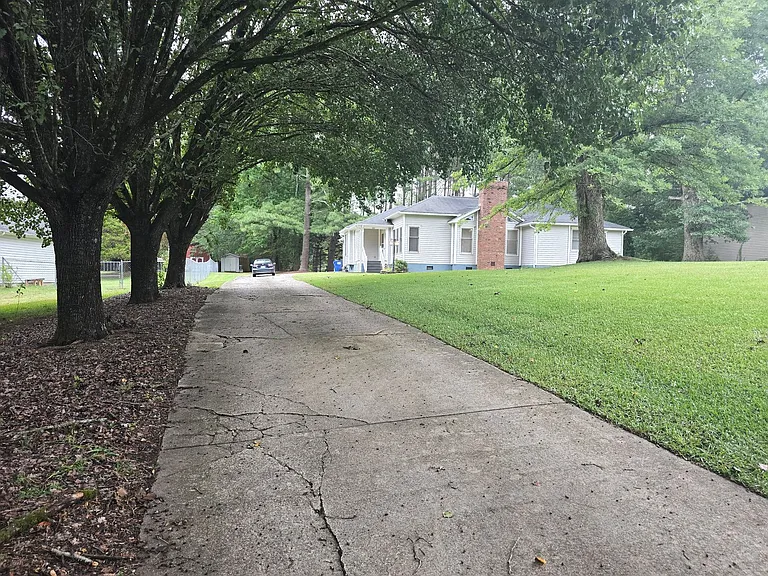 215 Mill Pond Rd — Photo 3