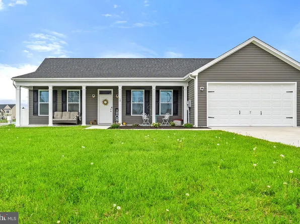 14 Peoney Ln, Bunker Hill, WV 25413