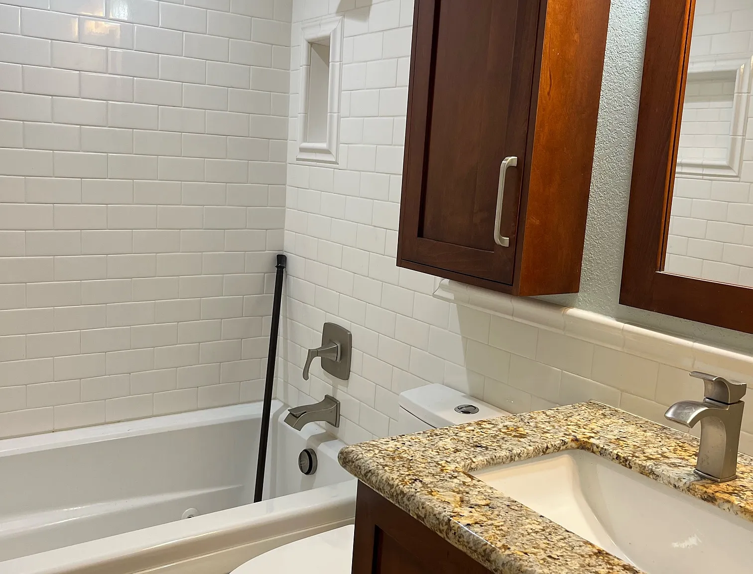 2 bed, 1.5 bath, 1009 sqft, $1,990 — Photo 3