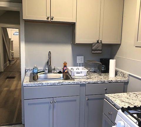 2nd image of 2916 Ridgewood Ave