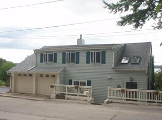 N39W27369 Hillside Grv, Pewaukee, WI 53072