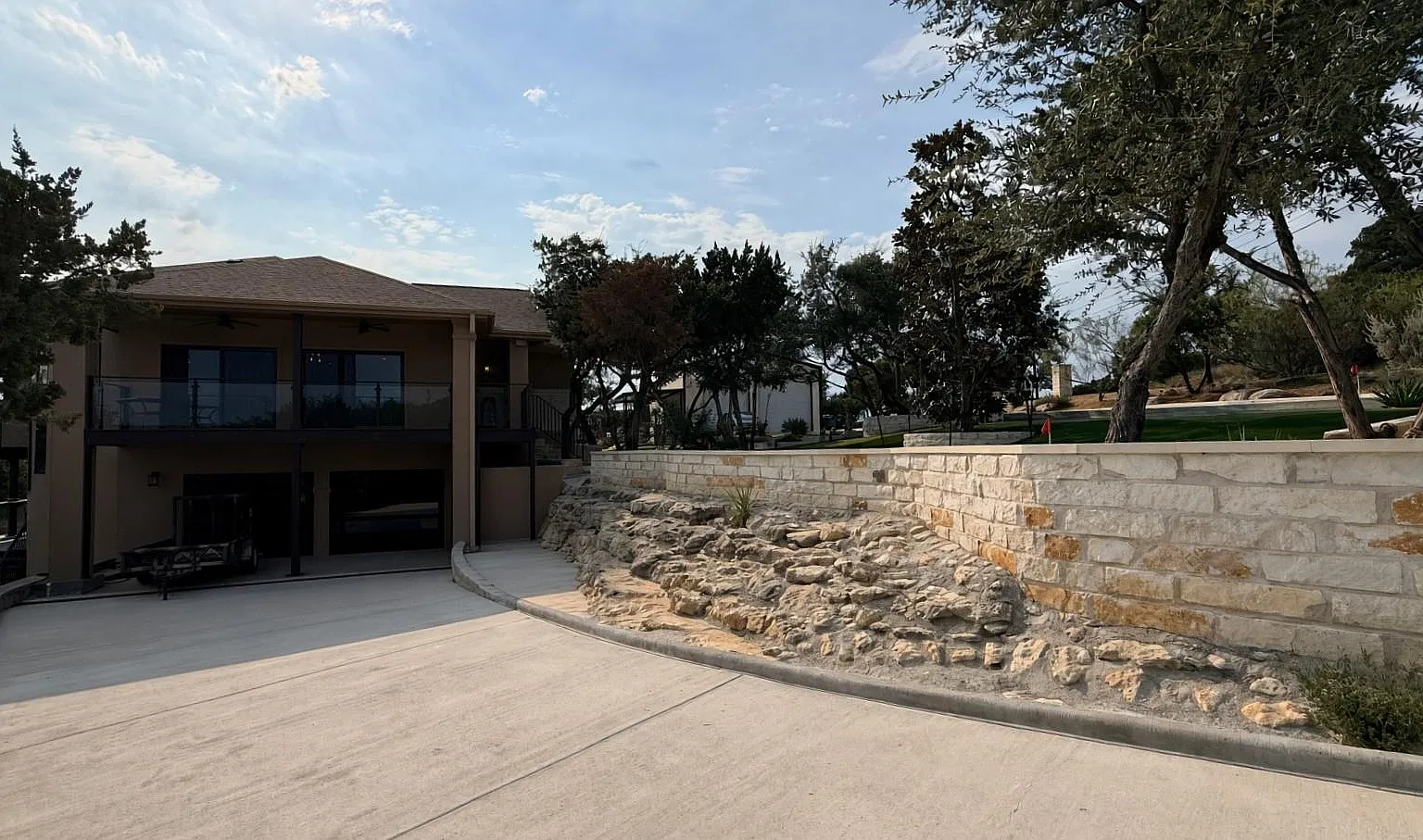 4 bed, 3.0 bath, 2759 sqft, $8,500 — Photo 4