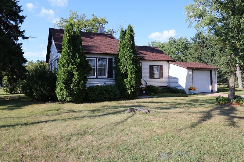 1st image of 108 Willow St E