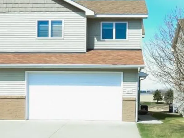 2445 Water Park Loop SE, Mandan, ND 58554