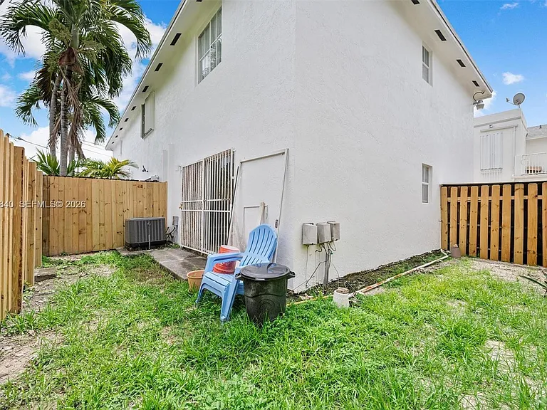 421 SW 3rd St #16 — Photo 14